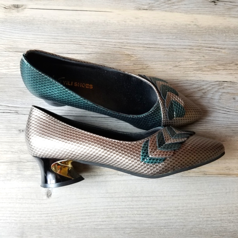 Luis Vili Two Toned Textured Low Heel Pumps